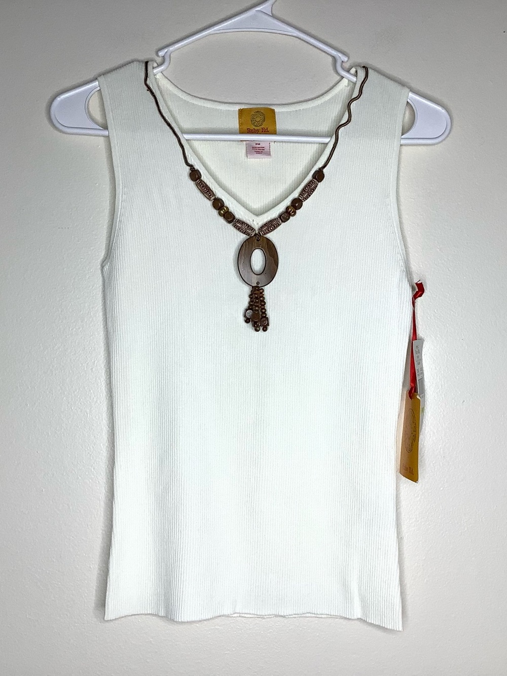 < NWT Ruby Rd. Ribbed Tank Top With Beaded Pendant Neckline >